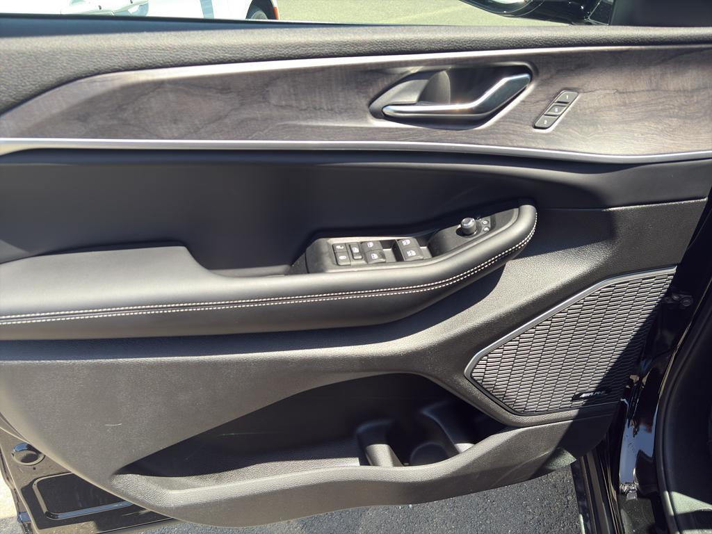 new 2025 Jeep Grand Cherokee L car, priced at $58,155
