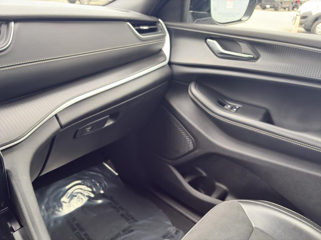 used 2024 Jeep Grand Cherokee car, priced at $33,750