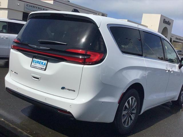 new 2025 Chrysler Pacifica Hybrid car, priced at $54,030
