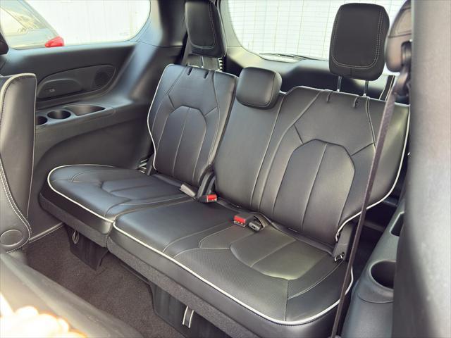new 2025 Chrysler Pacifica Hybrid car, priced at $60,575
