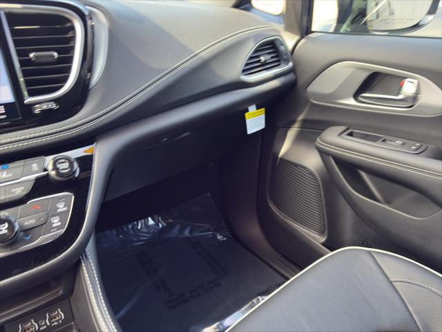 new 2025 Chrysler Pacifica Hybrid car, priced at $60,575