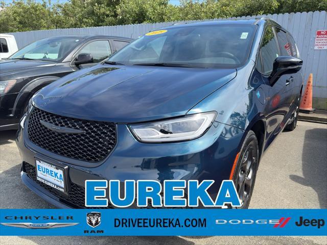 new 2025 Chrysler Pacifica Hybrid car, priced at $60,575