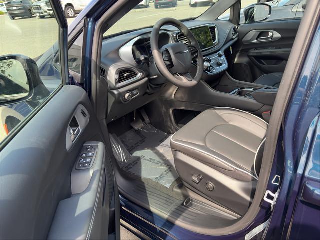 new 2025 Chrysler Pacifica Hybrid car, priced at $60,575