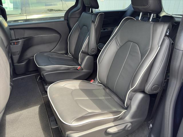 new 2025 Chrysler Pacifica Hybrid car, priced at $60,575