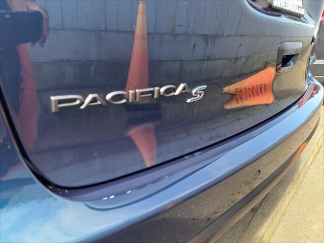 new 2025 Chrysler Pacifica Hybrid car, priced at $60,575
