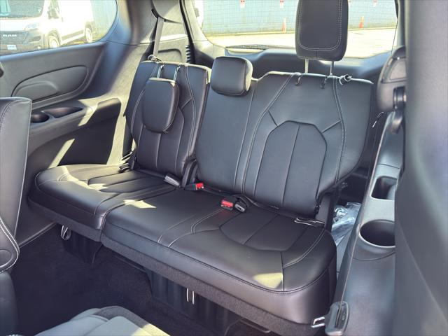 new 2025 Chrysler Pacifica Hybrid car, priced at $54,030