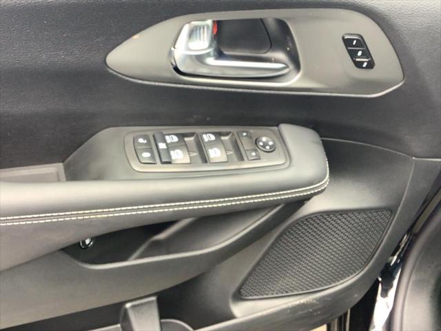 new 2025 Chrysler Pacifica Hybrid car, priced at $54,030