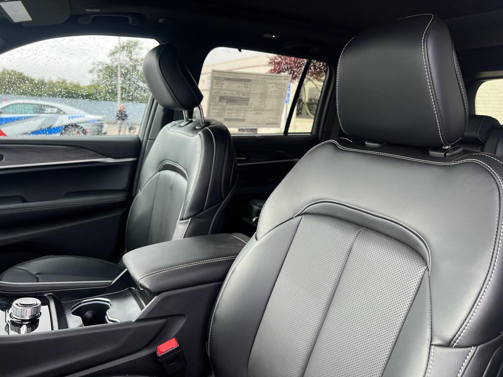 new 2025 Jeep Grand Cherokee car, priced at $56,485