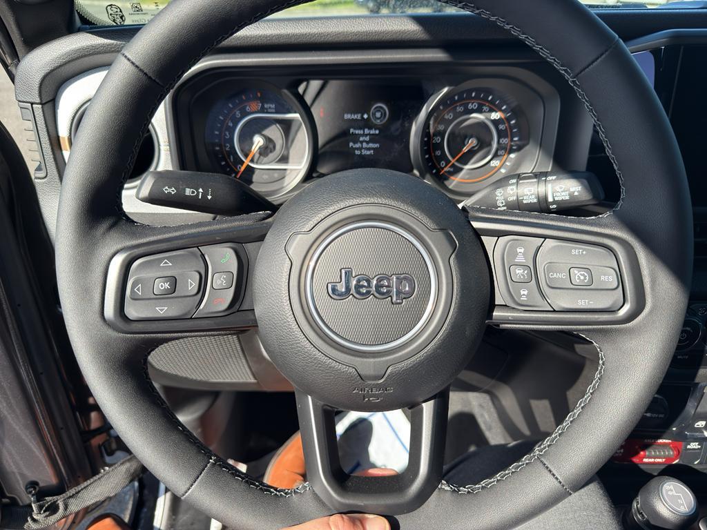 new 2025 Jeep Wrangler car, priced at $52,870