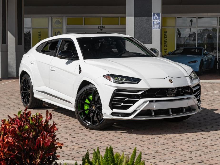 used 2022 Lamborghini Urus car, priced at $274,995