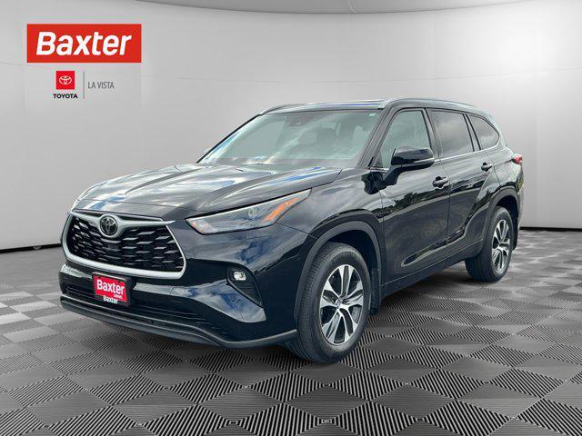 used 2022 Toyota Highlander car, priced at $40,000