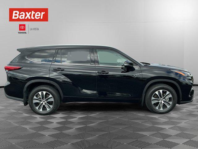 used 2022 Toyota Highlander car, priced at $40,000