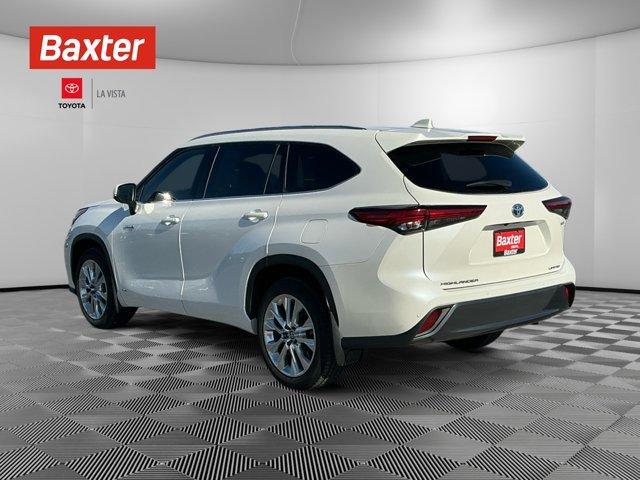 used 2020 Toyota Highlander Hybrid car, priced at $31,500