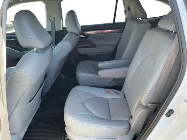used 2020 Toyota Highlander car, priced at $33,289