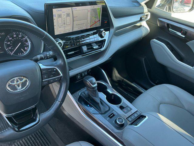 used 2020 Toyota Highlander car, priced at $33,289