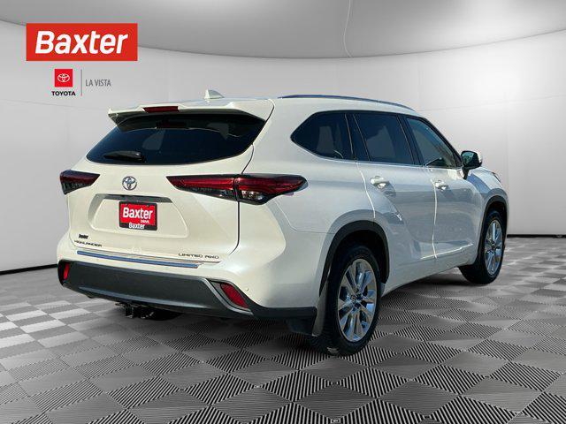 used 2020 Toyota Highlander car, priced at $33,289