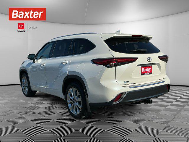 used 2020 Toyota Highlander car, priced at $33,289
