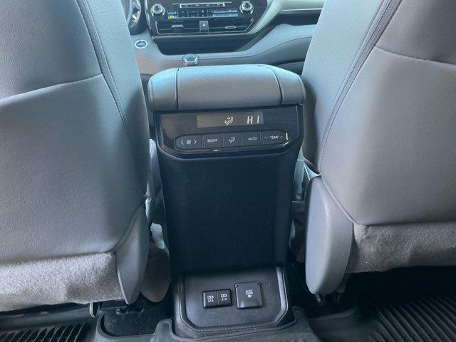 used 2020 Toyota Highlander car, priced at $33,289