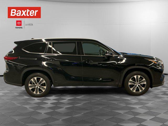 used 2022 Toyota Highlander car, priced at $34,485