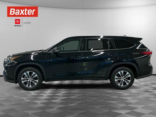 used 2022 Toyota Highlander car, priced at $34,485