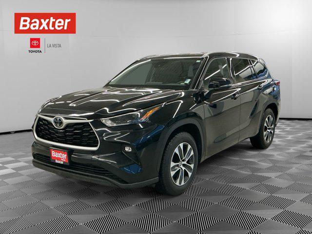 used 2022 Toyota Highlander car, priced at $34,485