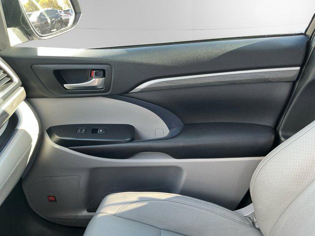used 2019 Toyota Highlander car, priced at $29,385
