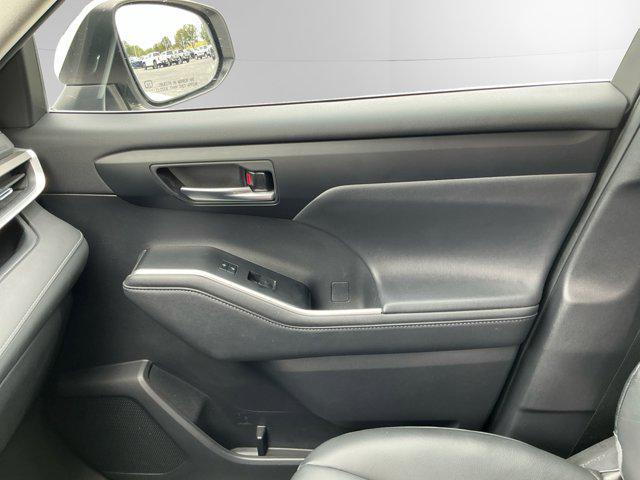 used 2021 Toyota Highlander Hybrid car, priced at $30,000