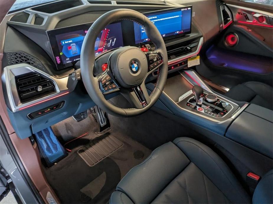 new 2024 BMW XM car