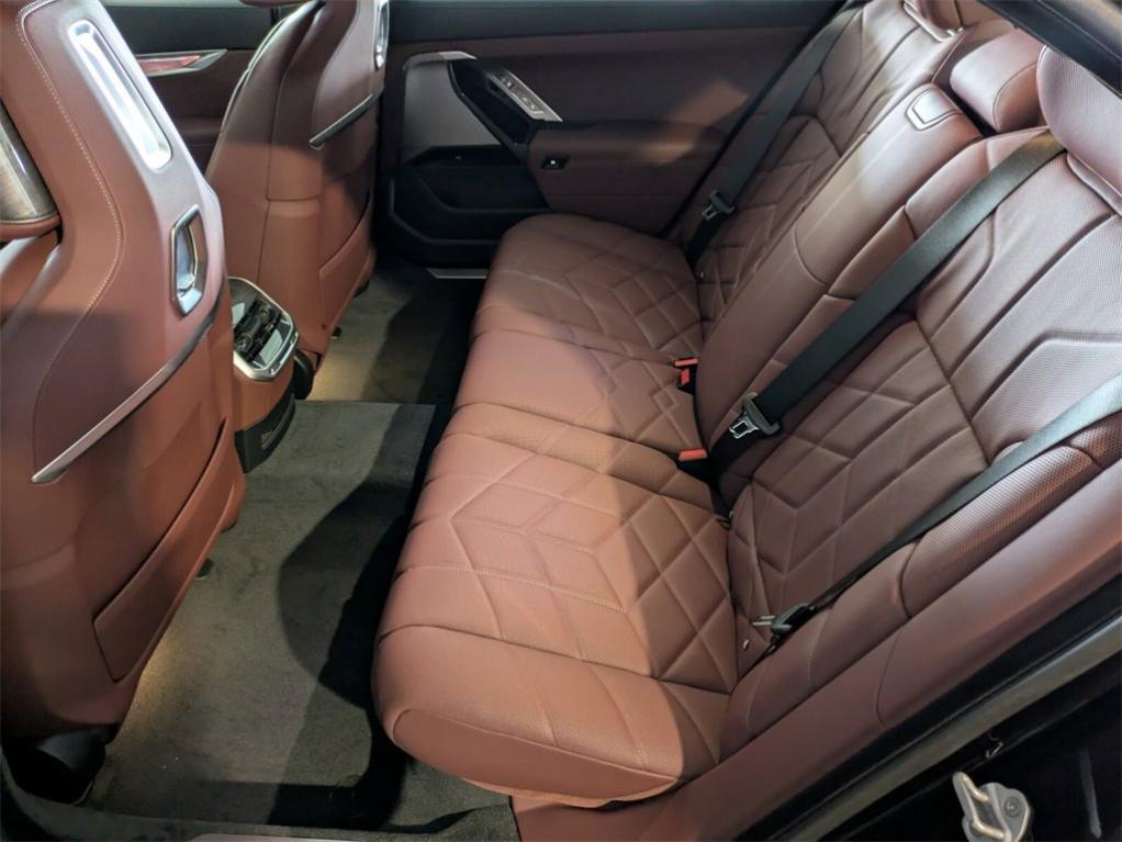 new 2025 BMW i7 car