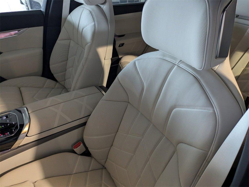 new 2025 BMW 760 car