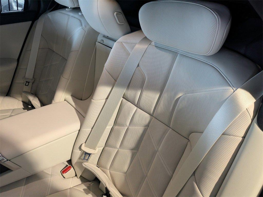 new 2025 BMW 760 car