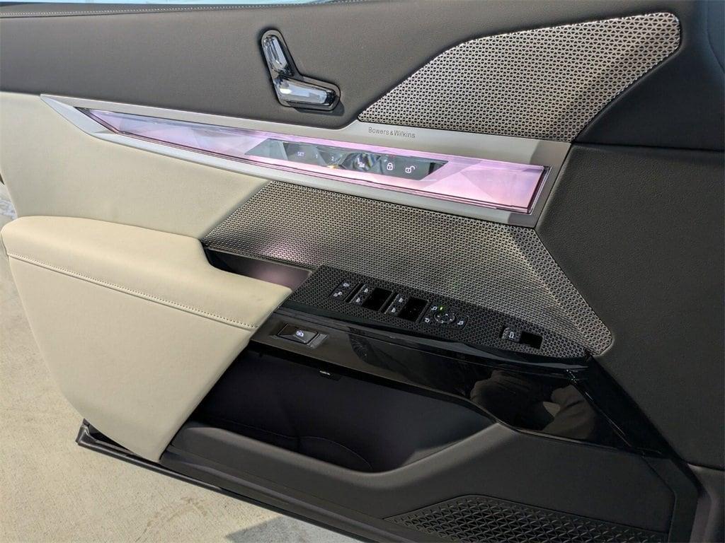 new 2025 BMW 760 car