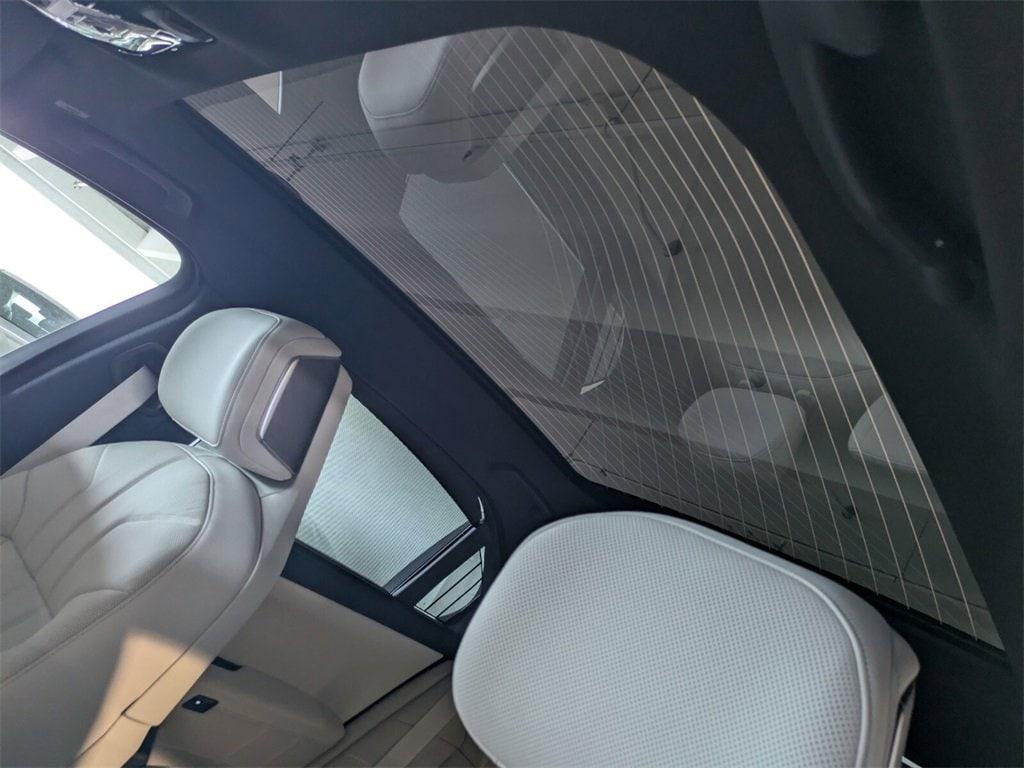 new 2025 BMW 760 car