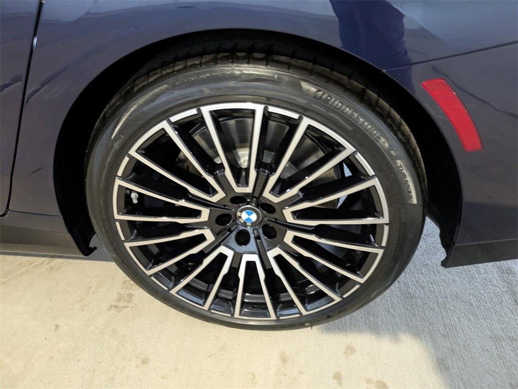 new 2025 BMW 760 car