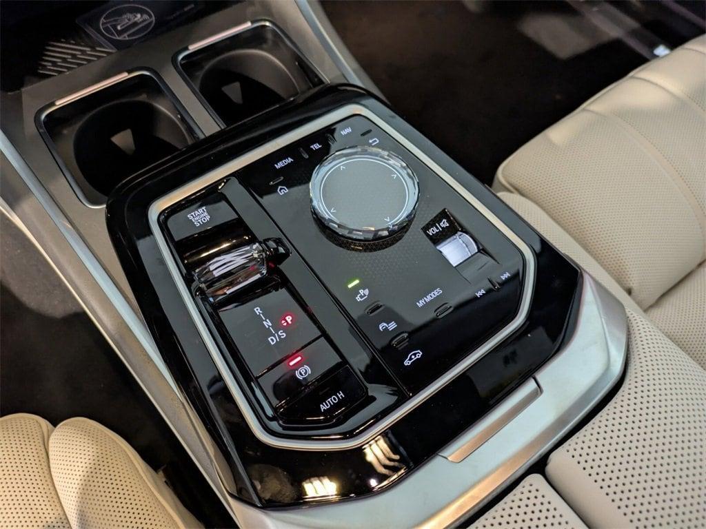 new 2025 BMW 760 car