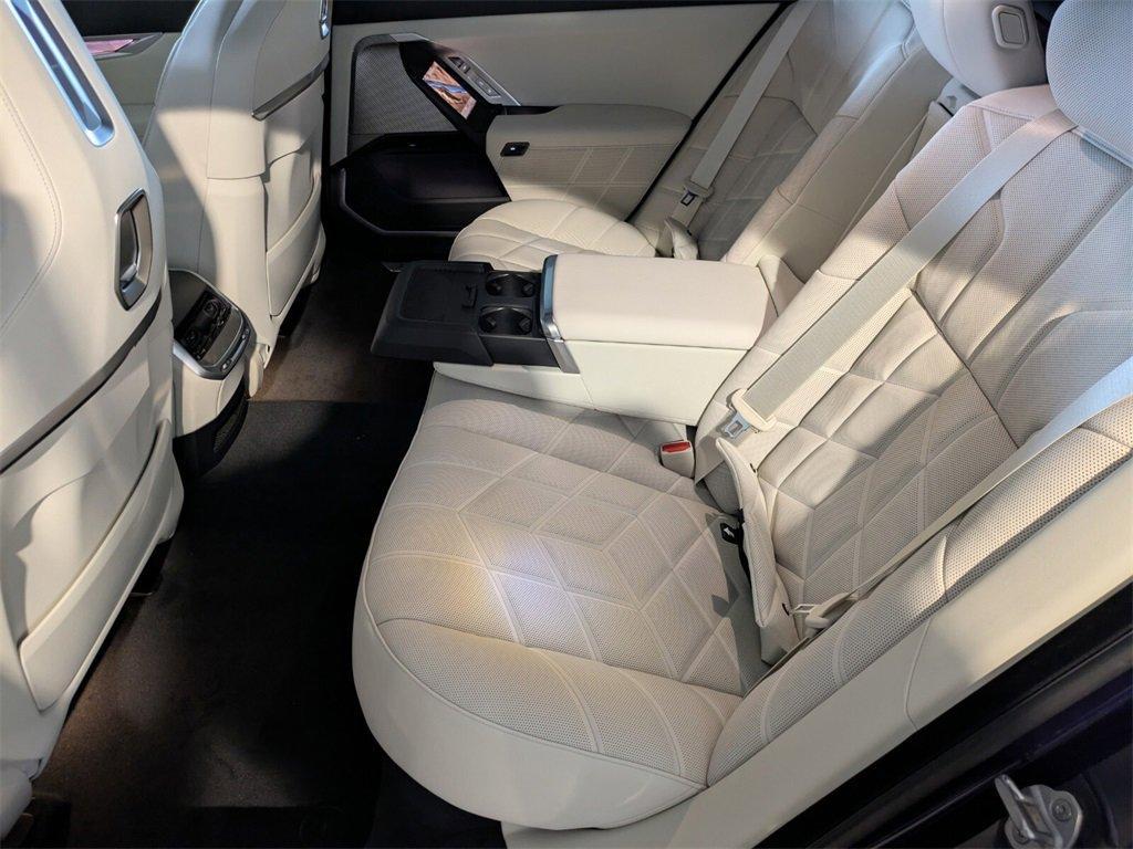 new 2025 BMW 760 car