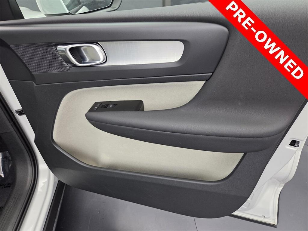 used 2022 Volvo XC40 car, priced at $24,495