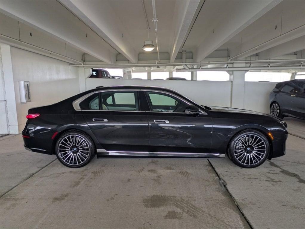 new 2025 BMW i7 car