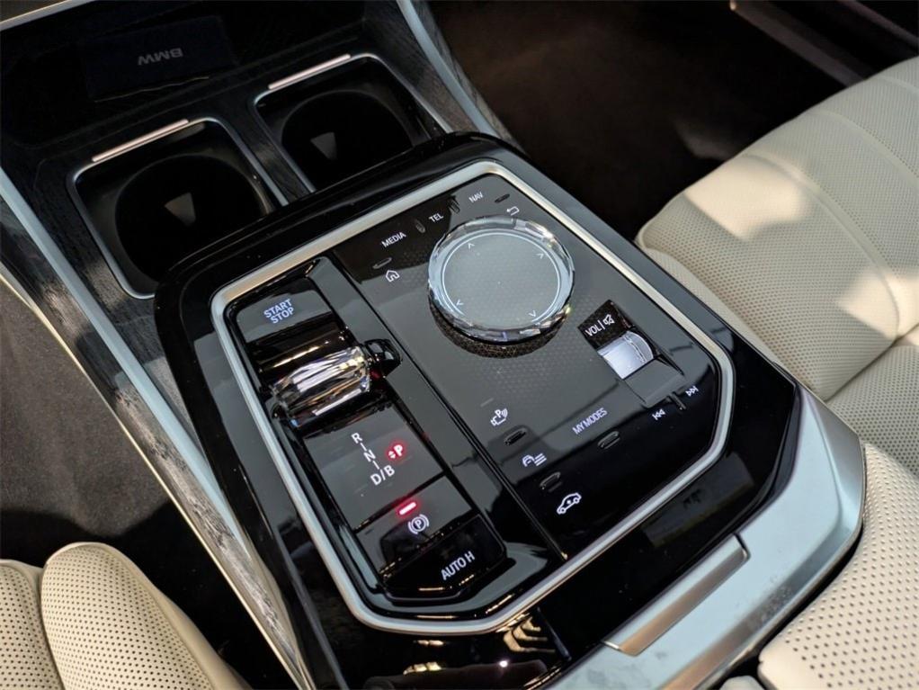 new 2025 BMW i7 car