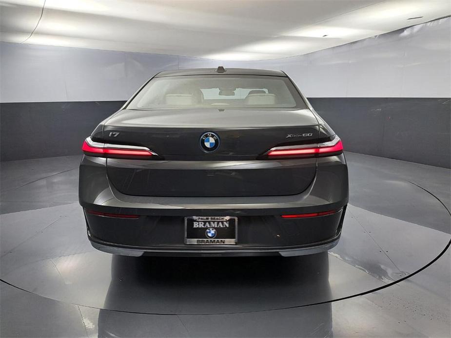 new 2023 BMW i7 car