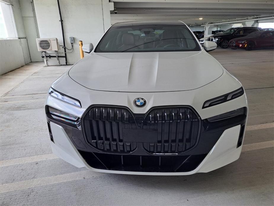 new 2024 BMW 760 car