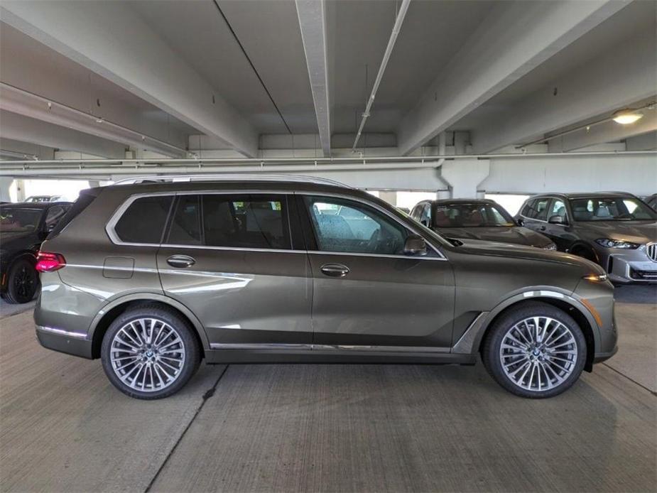 new 2025 BMW X7 car