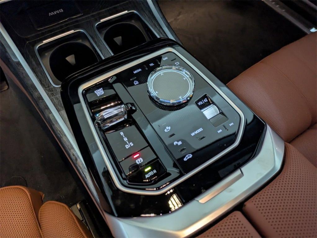 new 2025 BMW 760 car