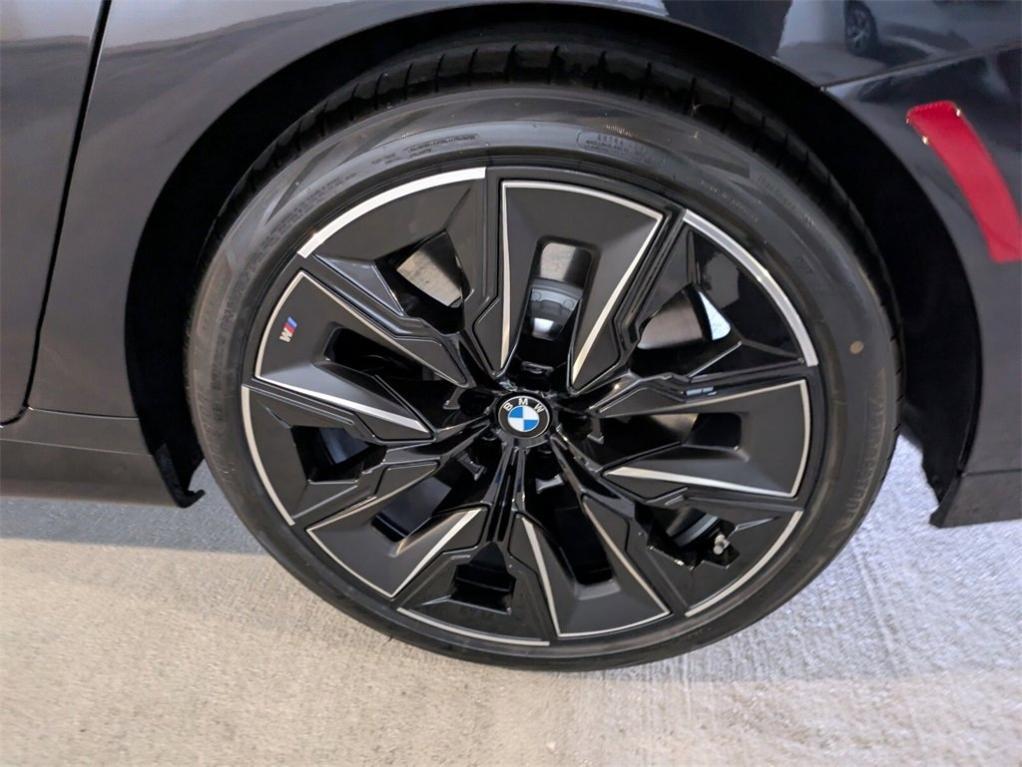 new 2025 BMW 760 car