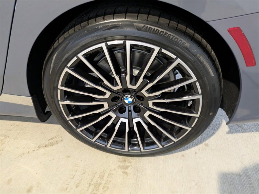new 2025 BMW i7 car