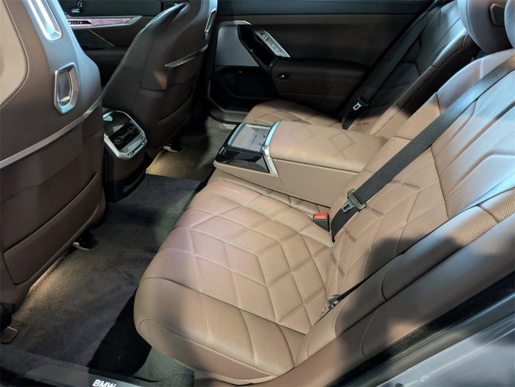 new 2025 BMW i7 car