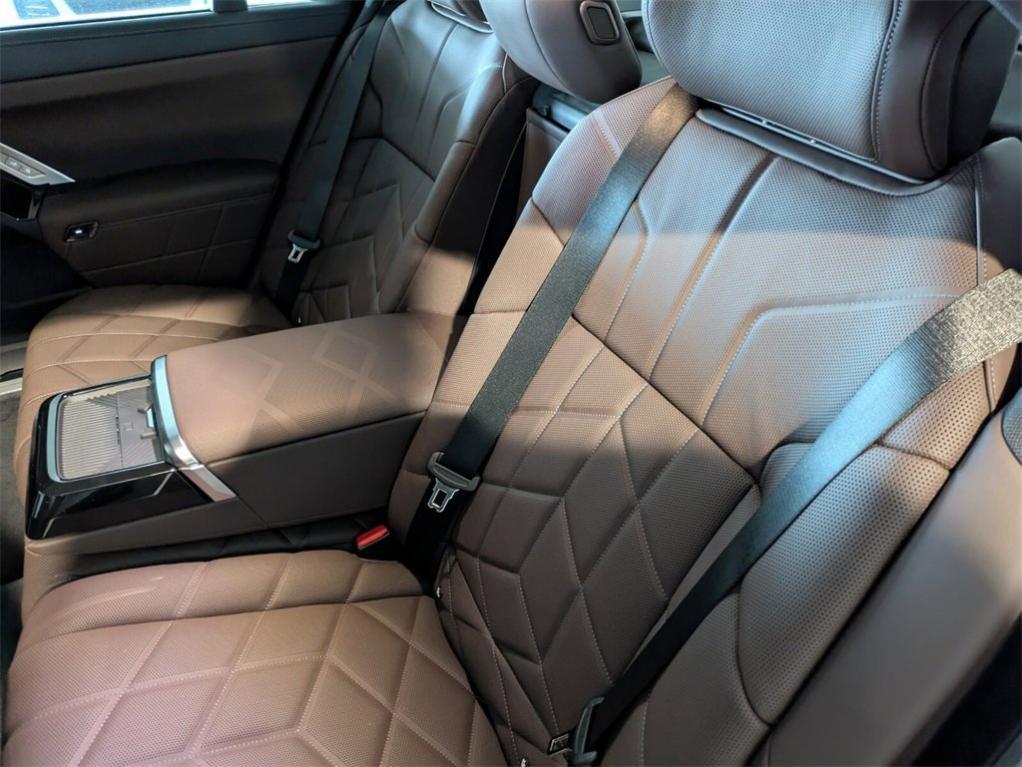 new 2025 BMW i7 car