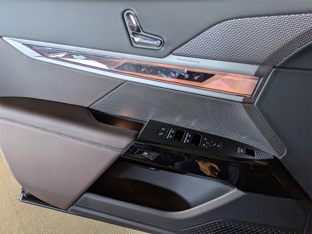 new 2025 BMW 740 car