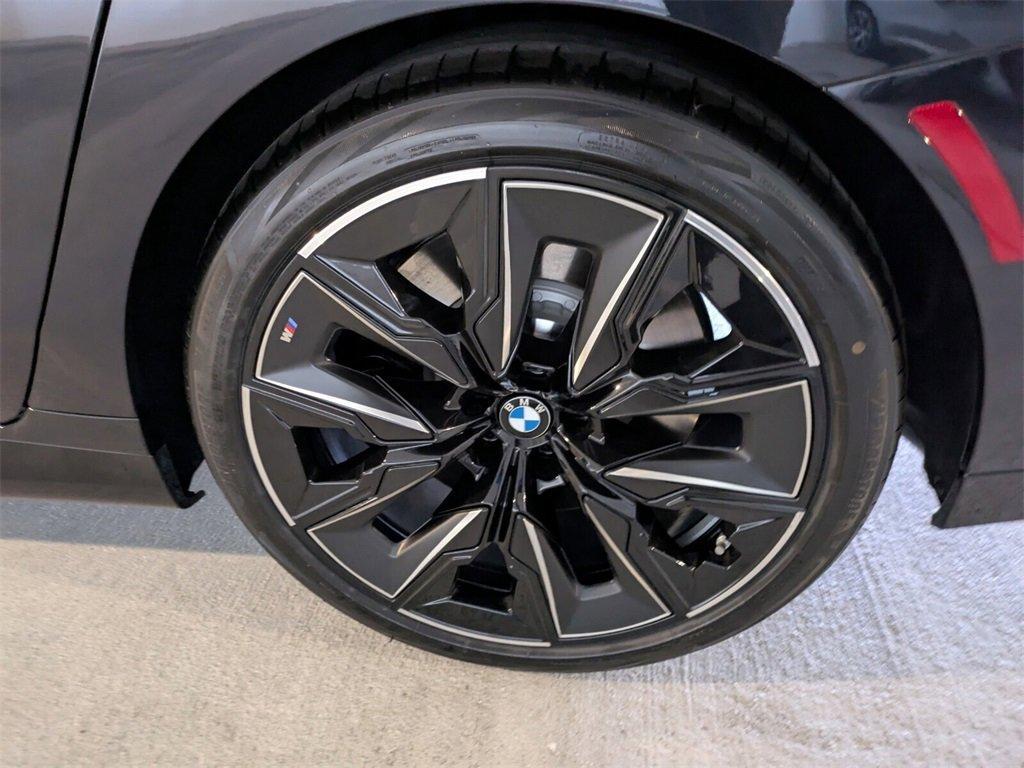 new 2025 BMW 740 car