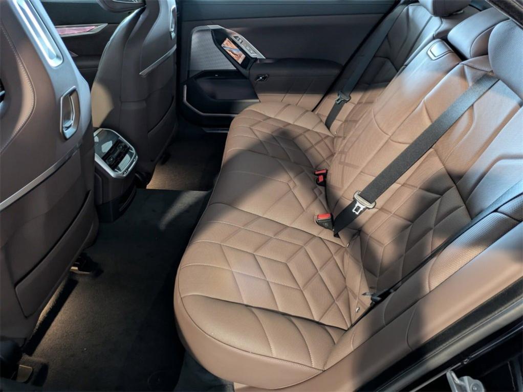 new 2025 BMW 760 car